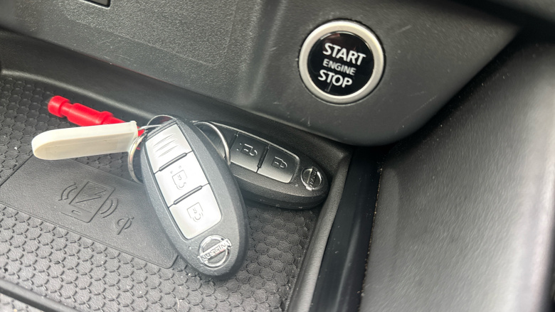 Nissan Qashqai 1.3 DiG-T MH Premiere Edition 5dr Petrol Hatchback